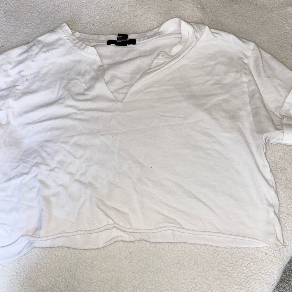 White short sleeved crop top